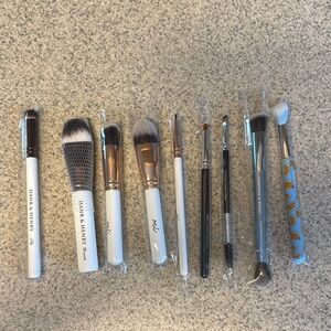 ipsy White and Brown Makeup Brush Set Accessories